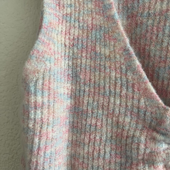 Witty Fox Sweater Vest Cropped Top Sleeveless
Pastel Colors Barbiecore Small - Picture 2 of 5